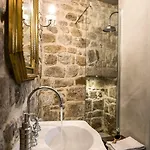 Sanbartolomeo Casa & Putia شيكلي