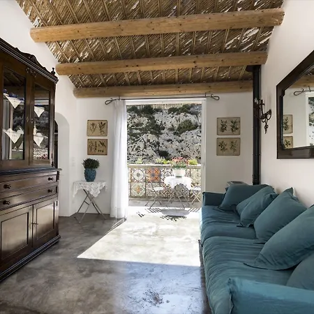 فندق مبيت وإفطار Sanbartolomeo Casa & Putia 4*